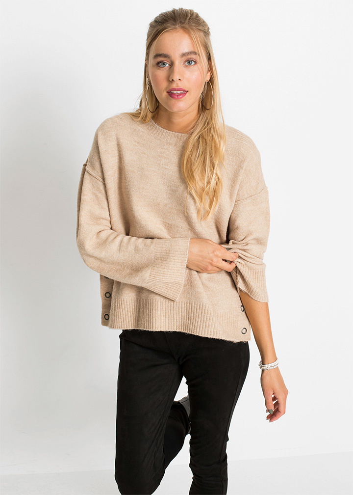 Pulover oversize cu nasturi bej